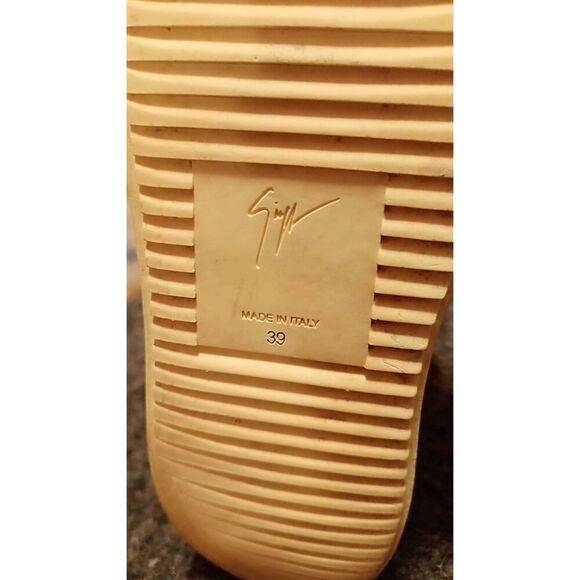 Giuseppe Zanotti size 39 Disighner shoes. Made in Italy. In fair condition. - Picture 15 of 16